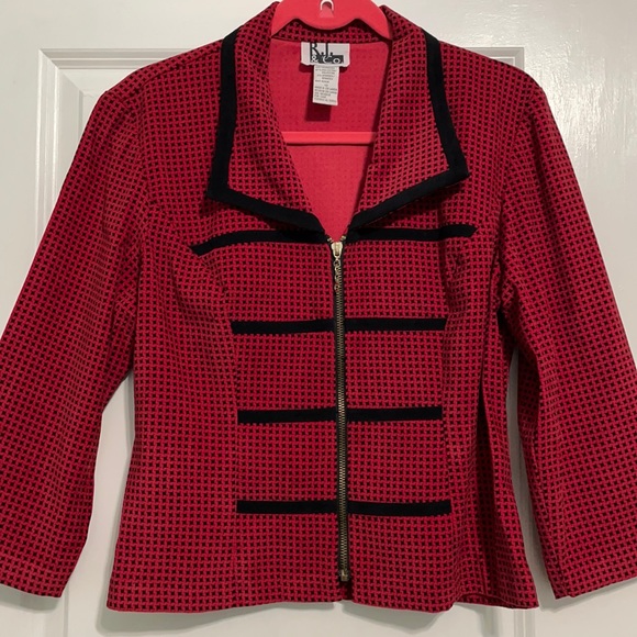 R.J & Co Jackets & Blazers - R.J& Co ladies short zipper blazer